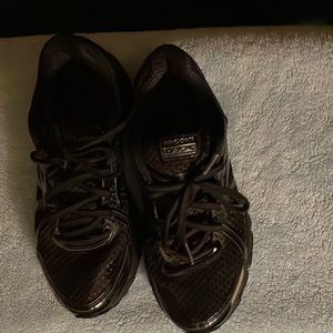 Brooks GTS Women’s tennis shoes